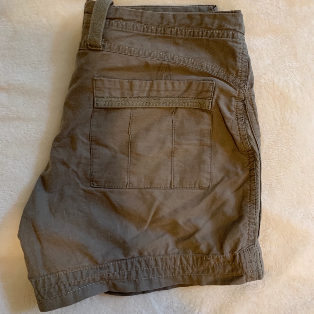 Women’s mountain hardwear hiking shorts